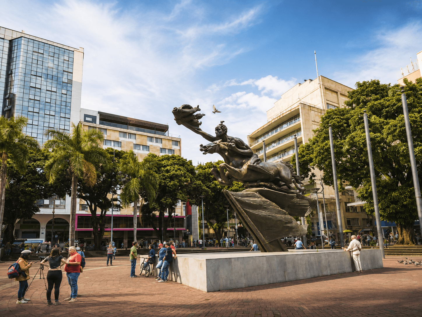 Plaza de Bolivar de Pereira con el Bolivar Desnudo